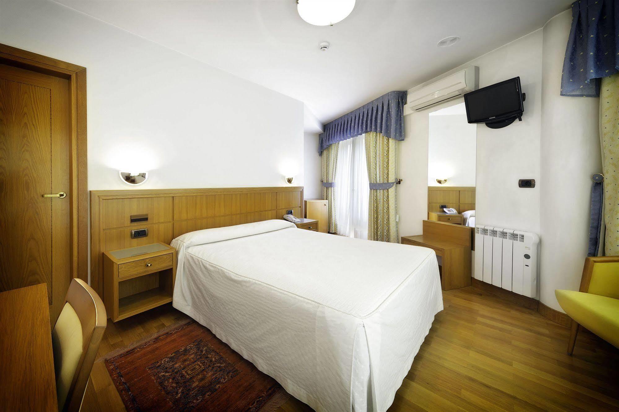 Hotel Florida Arteixo Luaran gambar